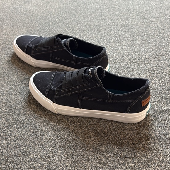 NWOT Jenn Ardor sneakers size 9 - Picture 2 of 4